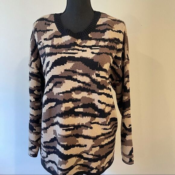 Philosophy
Sweater Camo 2XL Women’s NWT - Picture 2 of 8